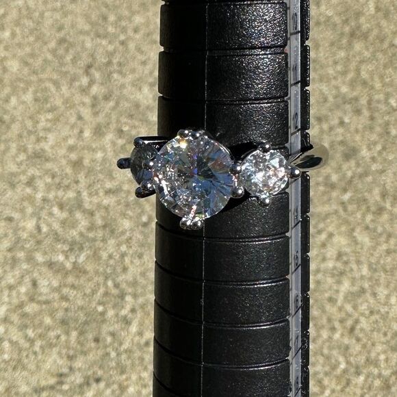 NEW White Gold Plated 3 Round Sparkling Clear Crystal CZ Stone Ring Size 5.75 - Picture 3 of 9